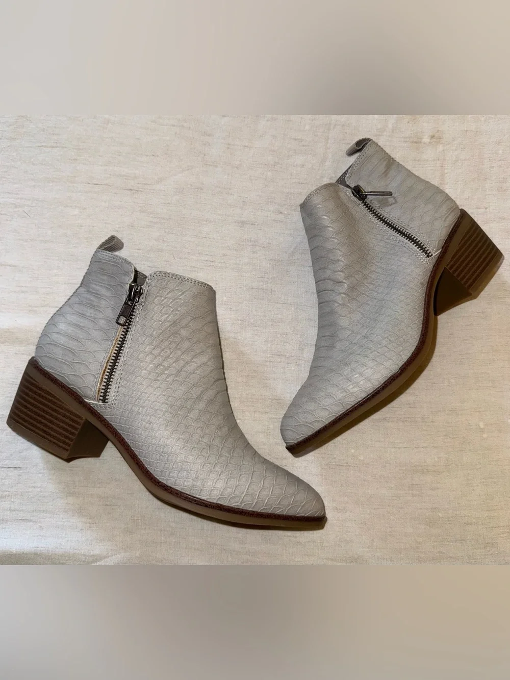 Mia Women's Light Gray Textured Ankle Boot with Side Zip